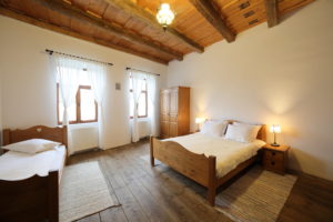 Mobilier lemn traditional