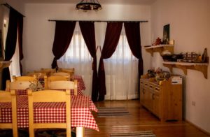 casa cu povesti amenajata de xilomob